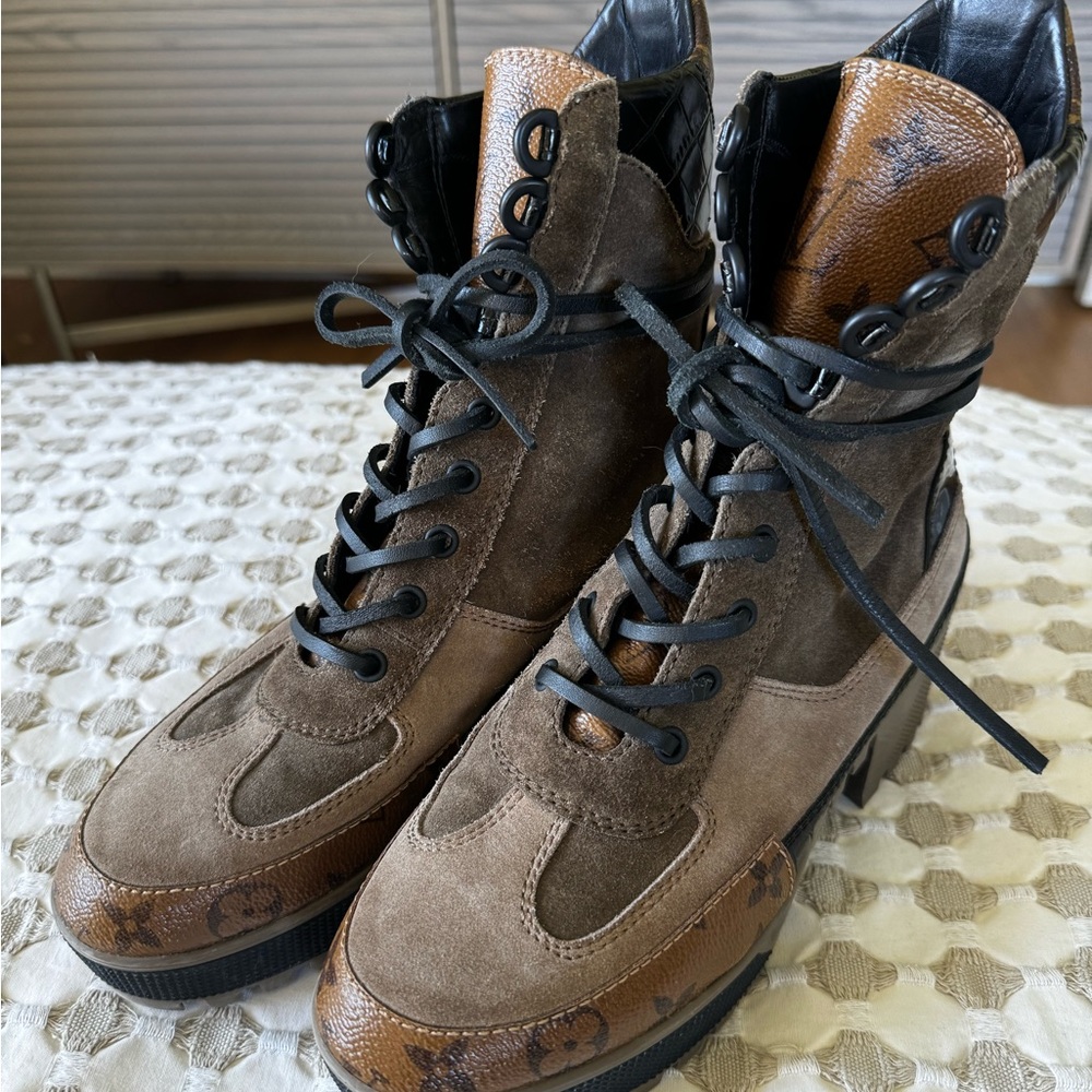Louis Vuitton desert laureate boots